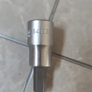 643230