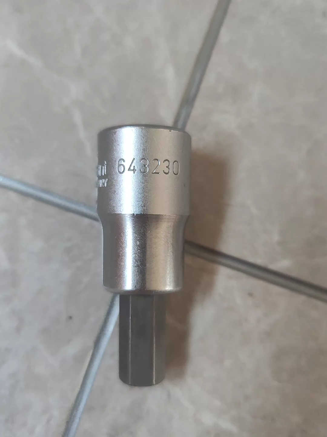 643230